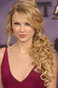 1343180871_taylor-swift-side-swept-hairstyle1