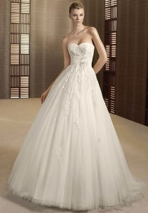 Classic Ball Gown Tulle Applique Wedding Dress-1