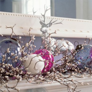 Modern-Christmas-mantelpiece-decorating-ideas-Christmas.jpg