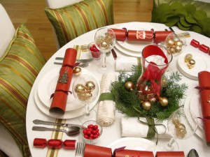 decorations-beautiful-new-years-eve-and-christmas-round-table-decorations-with-red-gifts-and-charming-garland-gorgeous-new-years-eve-table-decorations