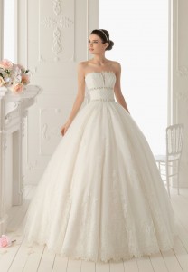 lace-strapless-ball-gown-elegant-wedding-dress