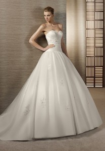 organza-strapless-sweetheart-ball-gown-elegant-wedding-dress (1)