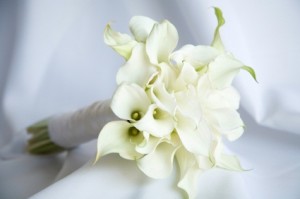 white_bridal_bouquet_1