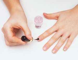 nailartlove-home-manicure-apply-base-coat