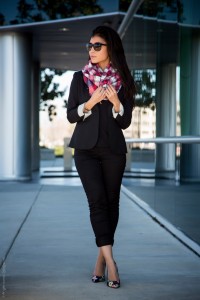 all-black-outfit-plaid-scarf