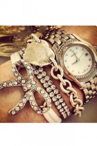 small_how-to-layer-your-bracelets-with-your-watch-fashion-fustany-accessories-8