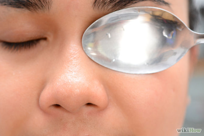 A few tricks to reduce puffy eyes and dark circles