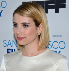 Emma-Roberts-Short-Thin-Hair-with-Sleek-Bob-915x943