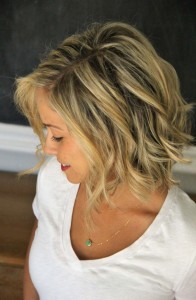 curl-short-hair-with-a-straightener-605x925