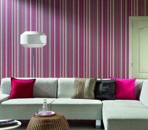 Neat-Elegant-Strip-Wallpaper-Living-Room-Design