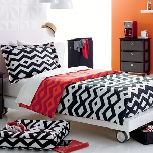 reversible-tribal-print-comforter-good-picture-nice-design-orange-color-picture-wall-bedroom-good-design-nice-red-pillows-good-nice