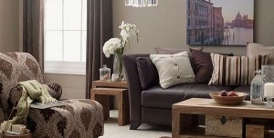 neautral-colored-living-room-with-wooden-coffee-table