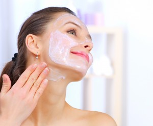 photodune-1898649-beautiful-woman-applying-natural-homemade-facial-mask-l-e1393024482488